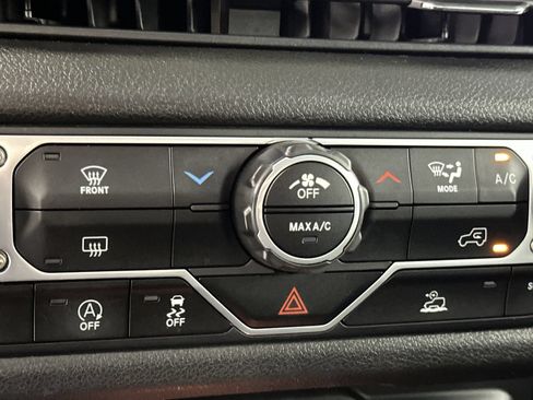 Used 2025 Jeep Gladiator Sport AWD/4WD image 19