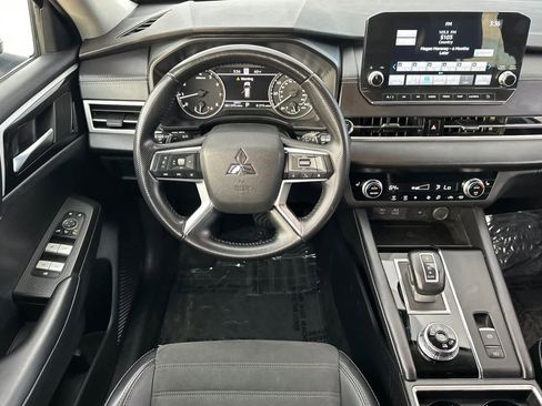 Used 2024 Mitsubishi Outlander SE image 13
