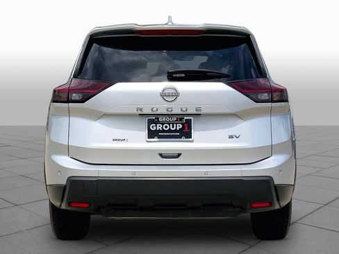 Used 2024 Nissan Rogue SV FWD image 5