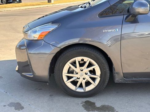 Used 2016 Toyota Prius V Five image 9