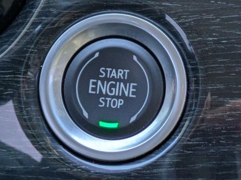Used 2022 Cadillac XT6 Premium Luxury w/ Technology Package FWD image 31