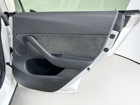 Used 2023 Tesla Model Y Long Range image 30