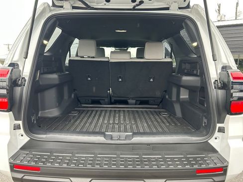 Used 2025 Toyota 4Runner SR5 AWD/4WD image 25