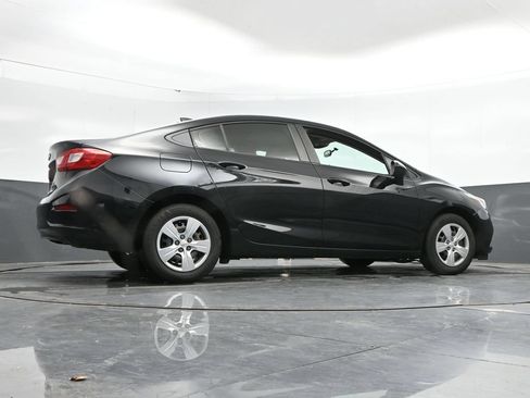 Used 2017 Chevrolet Cruze LS FWD image 38