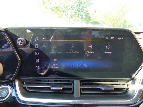 Used 2025 Chevrolet Trax RS w/ Driver Confidence Package FWD image 30