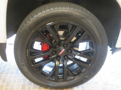 Used 2019 GMC Sierra 1500 Denali w/ Denali Ultimate Package AWD/4WD image 10