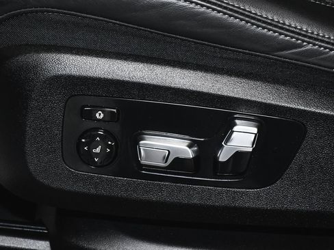 Used 2023 BMW X7 xDrive40i w/ Executive Package image 66