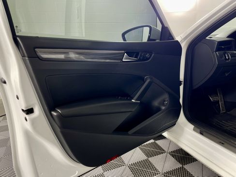 Used 2022 Volkswagen Passat 2.0T R-Line image 13