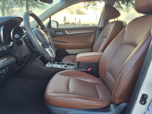 Used 2017 Subaru Outback 2.5i Touring image 3