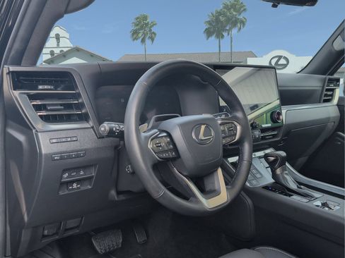 Used 2024 Lexus GX 550 w/ Accessory Package (Z1) AWD/4WD image 12