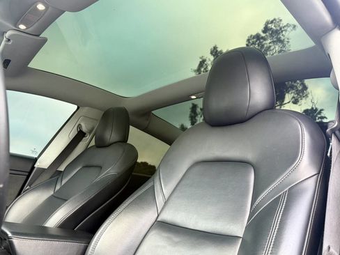 Used 2020 Tesla Model 3 Standard Range Plus image 9