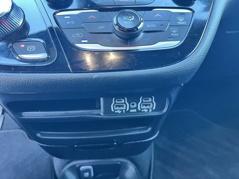 Used 2023 Chrysler Pacifica Touring-L w/ S Appearance Package image 32