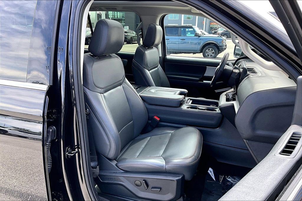 Certified 2025 Ford Expedition Max Active AWD/4WD image 7