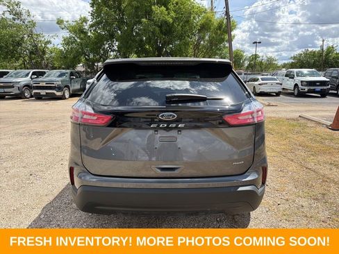 Used 2024 Ford Edge SE image 5