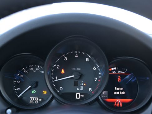 Certified 2025 Porsche Macan image 18