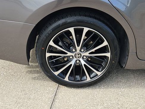 Used 2020 Toyota Camry SE image 5