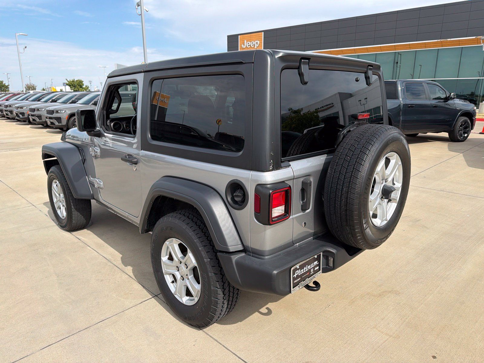 Used 2020 Jeep Wrangler Sport AWD/4WD image 3