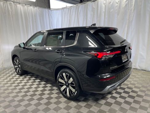 New 2025 Mitsubishi Outlander SE image 4