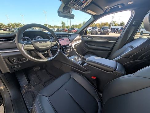 New 2025 Jeep Grand Cherokee Limited image 2