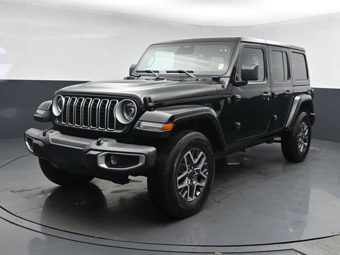Used 2025 Jeep Wrangler Unlimited Sahara AWD/4WD image 1