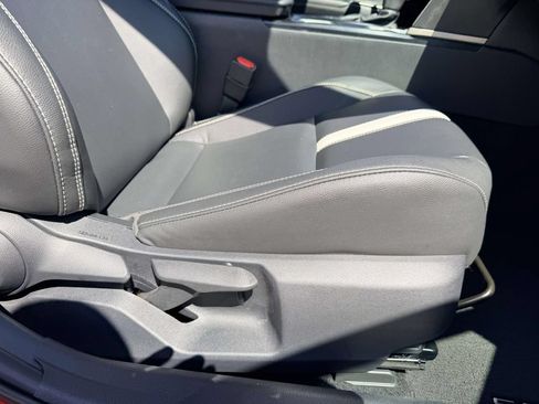 Used 2025 Toyota Camry SE w/ Convenience Package FWD image 12
