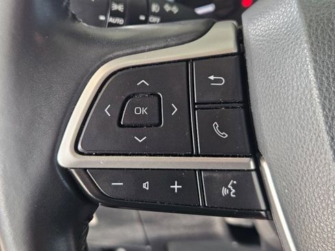 Used 2023 Toyota Highlander XLE image 11