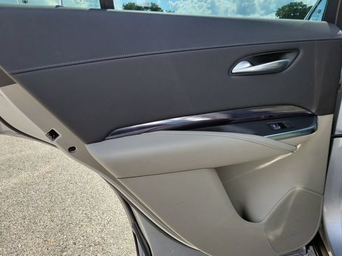 Certified 2022 Cadillac XT4 Luxury w/ Cold Weather Package FWD image 10