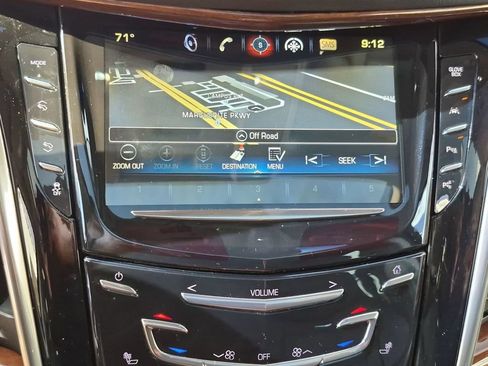 Used 2018 Cadillac Escalade Premium Luxury AWD/4WD image 6