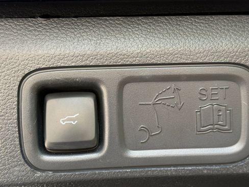 Used 2024 Ford Expedition Limited AWD/4WD image 23