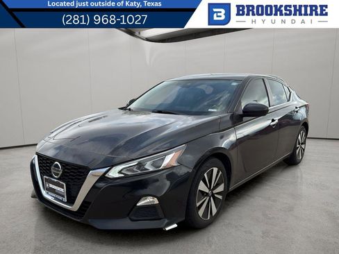 Used 2021 Nissan Altima 2.5 SV image 1