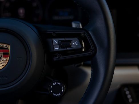 Used 2025 Porsche 911 Carrera image 42