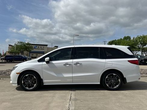 Used 2024 Honda Odyssey Elite image 2