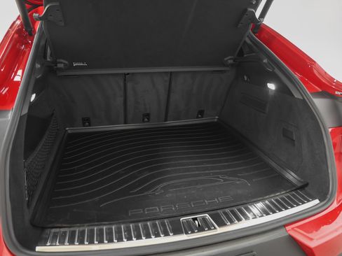Certified 2024 Porsche Cayenne Coupe AWD/4WD image 16