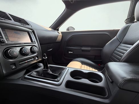 Used 2010 Dodge Challenger R/T RWD image 20