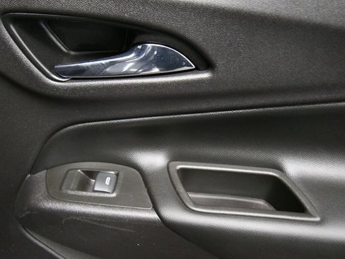 Used 2021 Chevrolet Equinox LT image 25