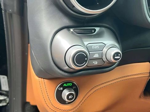 Used 2020 Ferrari Portofino Base image 19