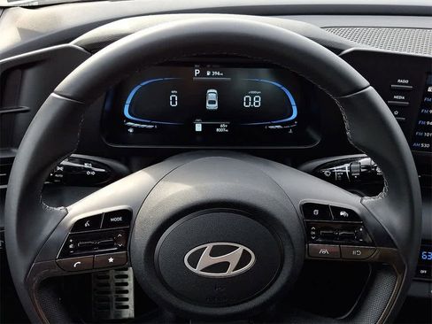 Certified 2025 Hyundai Elantra Sport image 18
