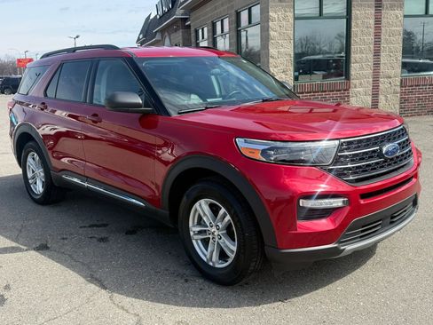 Used 2020 Ford Explorer XLT w/ Equipment Group 202A image 3