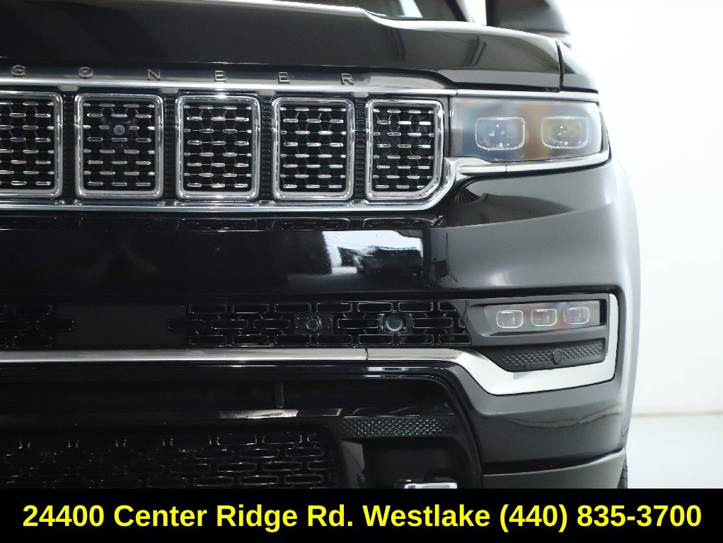 Used 2024 Jeep Grand Wagoneer Series III w/ HD Trailer Tow Package AWD/4WD image 8