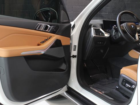 Used 2024 BMW X5 sDrive40i w/ Premium Package image 27