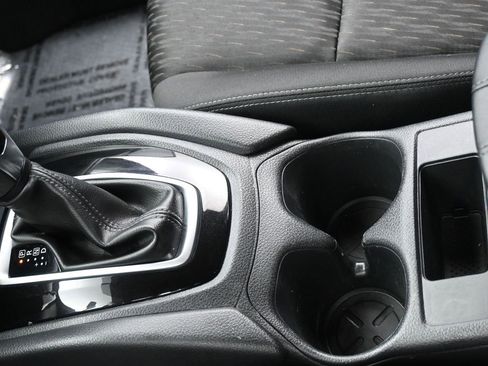 Used 2018 Nissan Rogue S image 22