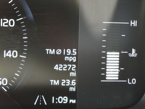 Used 2019 Volvo XC90 T5 Momentum image 33