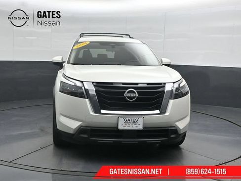 Used 2024 Nissan Pathfinder SV AWD/4WD image 5
