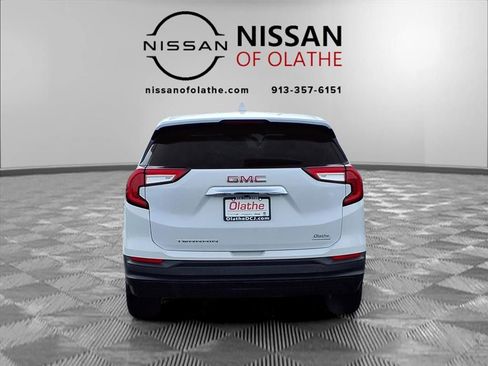 Used 2024 GMC Terrain SLE image 25