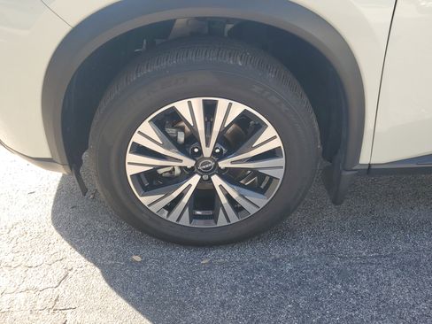 Used 2023 Nissan Rogue SV w/ SV Premium B Package image 4