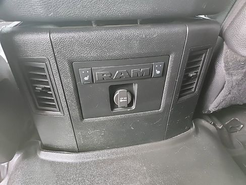 Used 2015 RAM 2500 Laramie w/ Convenience Group AWD/4WD image 33