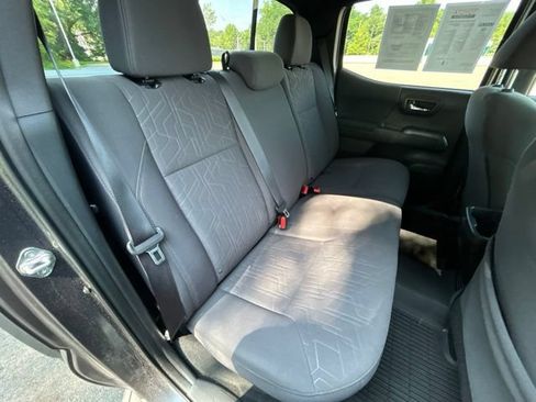 Used 2018 Toyota Tacoma TRD Sport AWD/4WD image 31