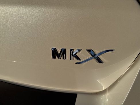 Used 2012 Lincoln MKX FWD image 13