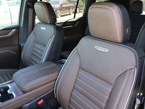 New 2026 GMC Acadia Denali Ultimate w/ LPO, Floor Liner Package AWD/4WD image 14