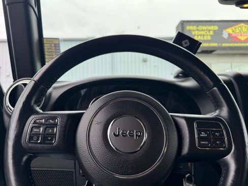 Used 2015 Jeep Wrangler Unlimited Sahara w/ Connectivity Group image 18